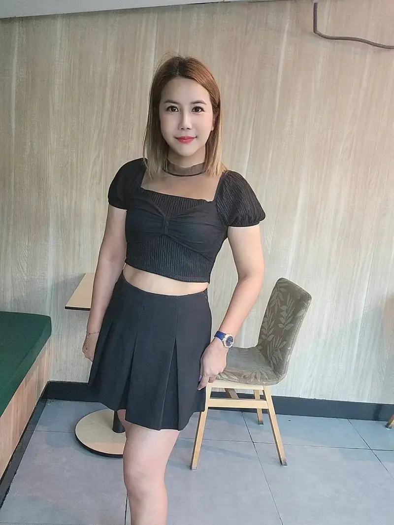 Annie performing Thai massage photo 4 in Bangkok hotel