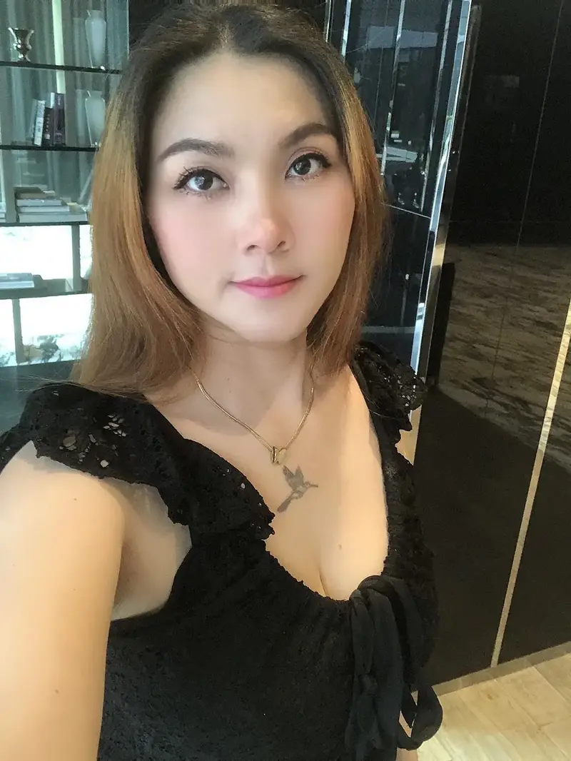 Irene performing Thai massage photo 5 in Bangkok hotel