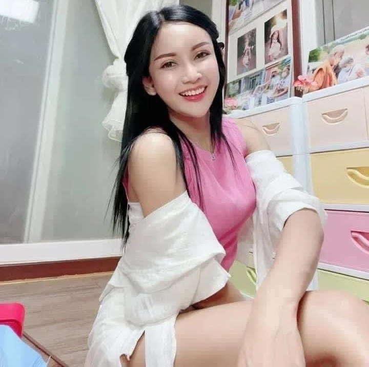 Leeya performing Thai massage photo 7 in Bangkok hotel
