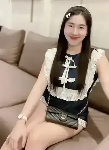 Melon performing Thai massage photo 7 in Bangkok hotel