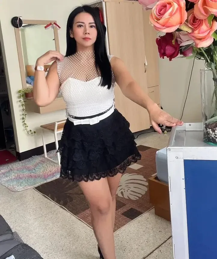 Nui performing Thai massage photo 5 in Bangkok hotel