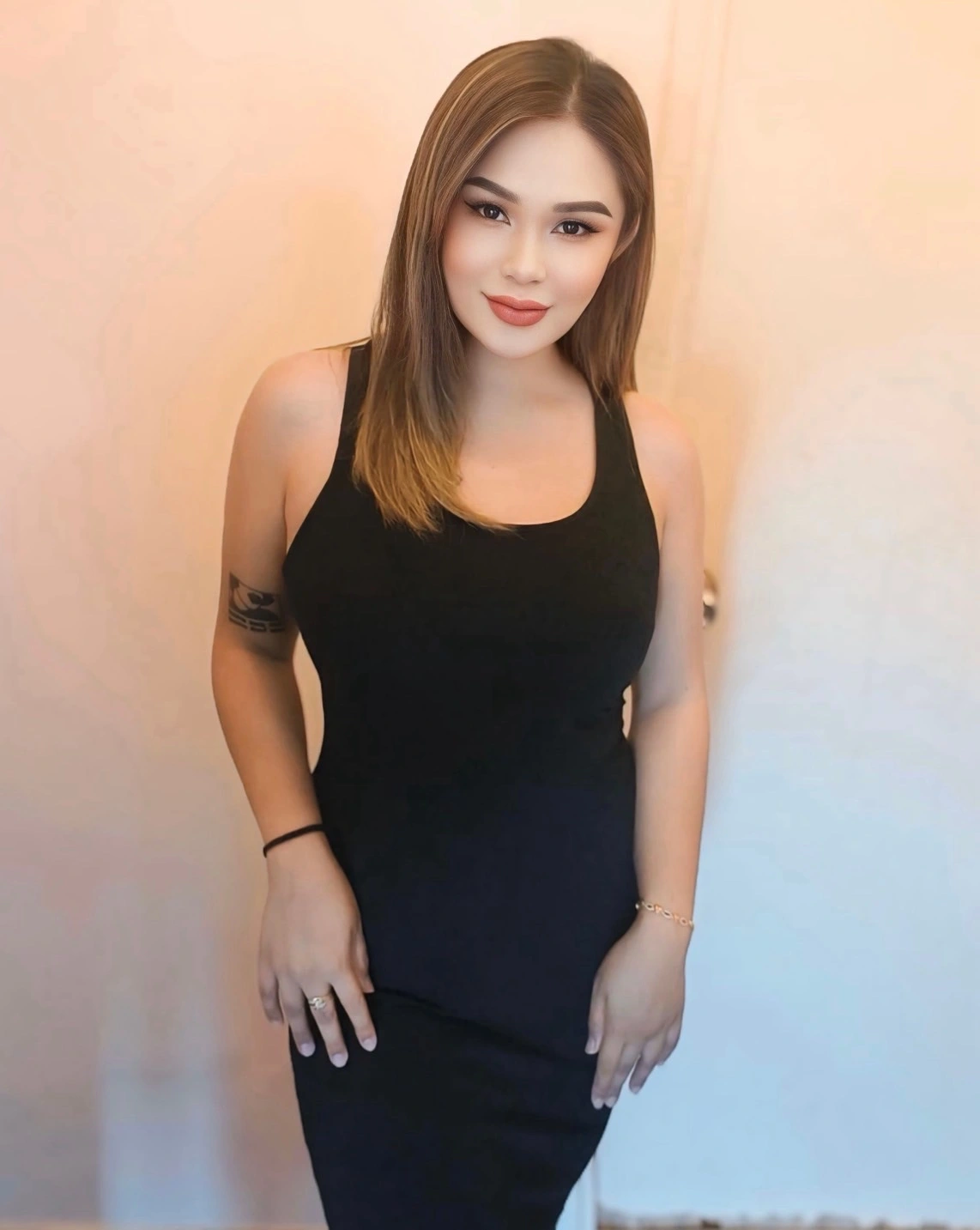 Opal performing Thai massage photo 2 in Bangkok hotel